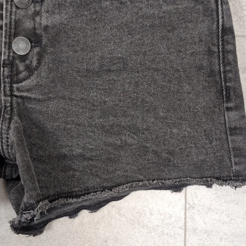GAP faded black